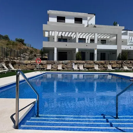Chic And Elegant With Pool And Terrace In Bayside Lejlighed Estepona