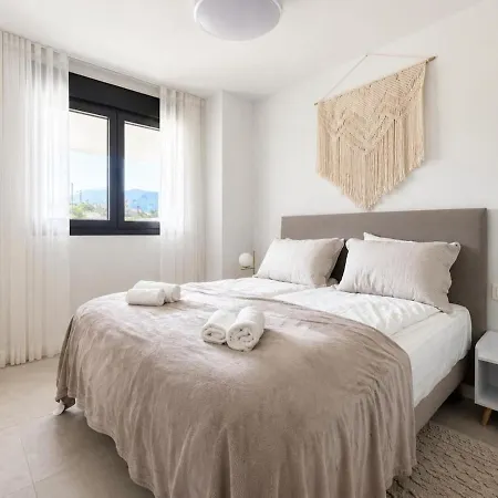 Chic And Elegant With Pool And Terrace In Bayside